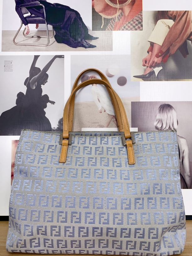 90新 FENDI/芬迪 兔兔奢/芬迪手提包/230205138