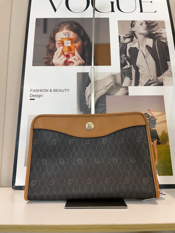 95新 DIOR/迪奥 兔兔奢/迪奥洗漱包/240909070