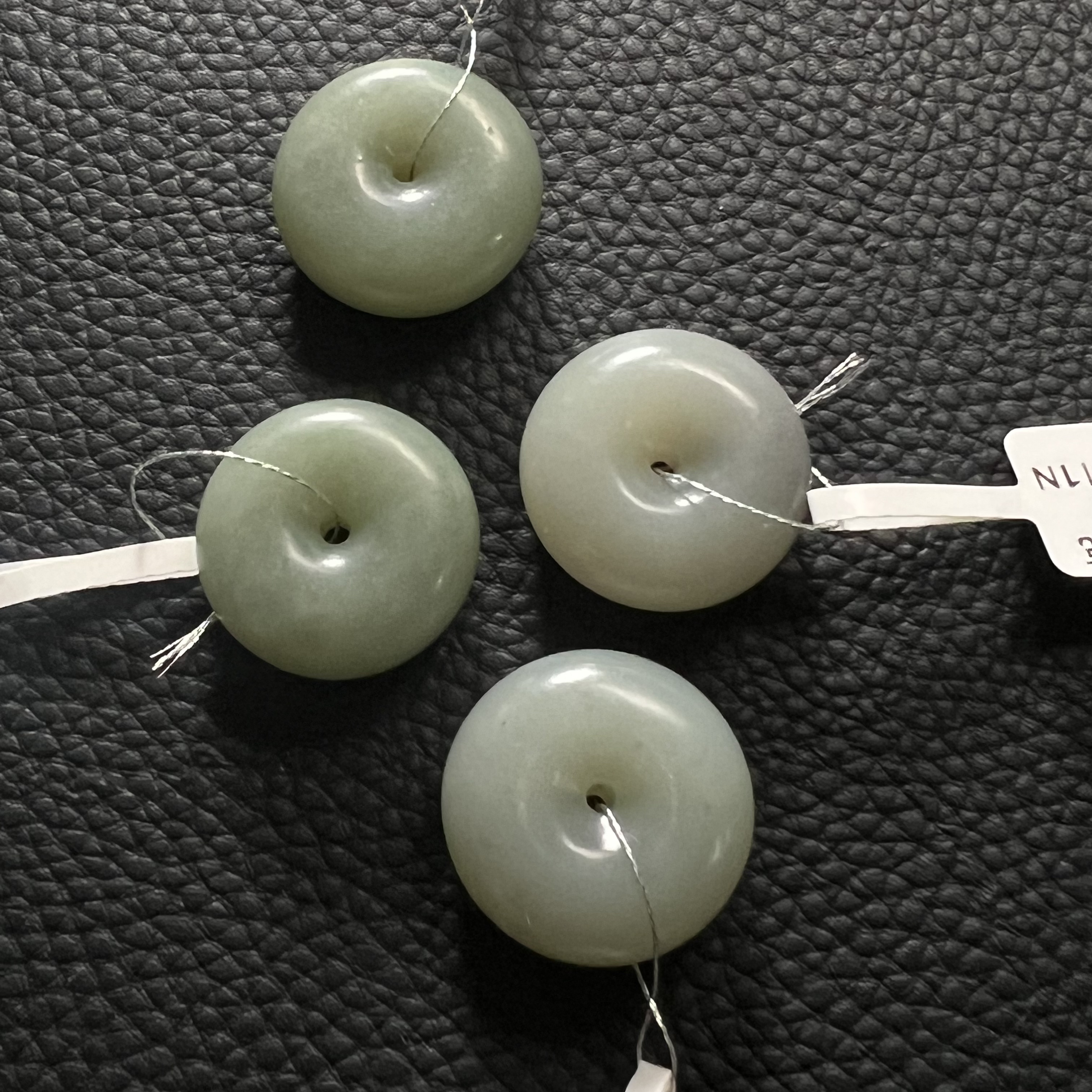 新疆和田玉且末料面包扣21-26 福利款 多样性发其一