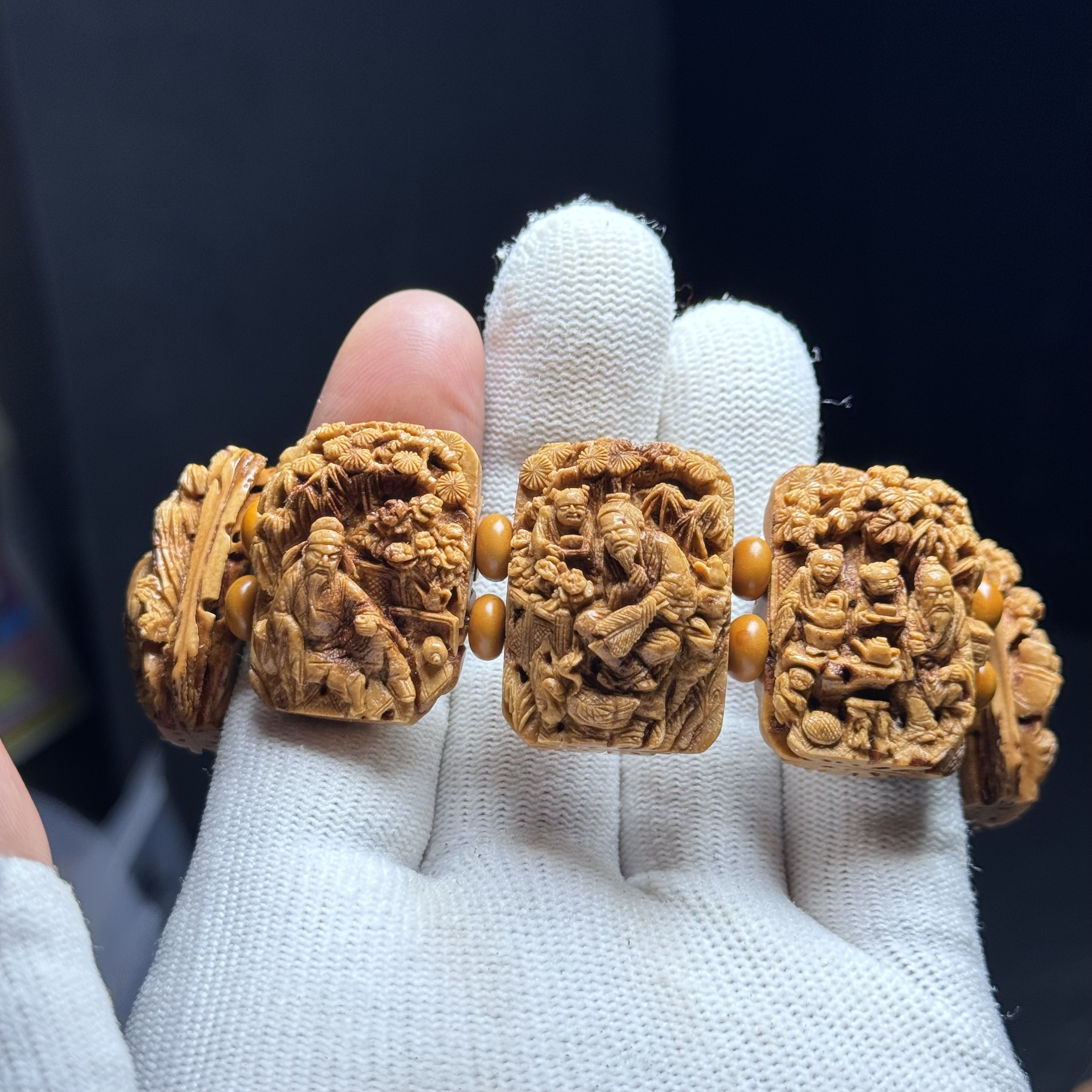 雅趣，桃核雕刻，纯手工制作，文玩手牌