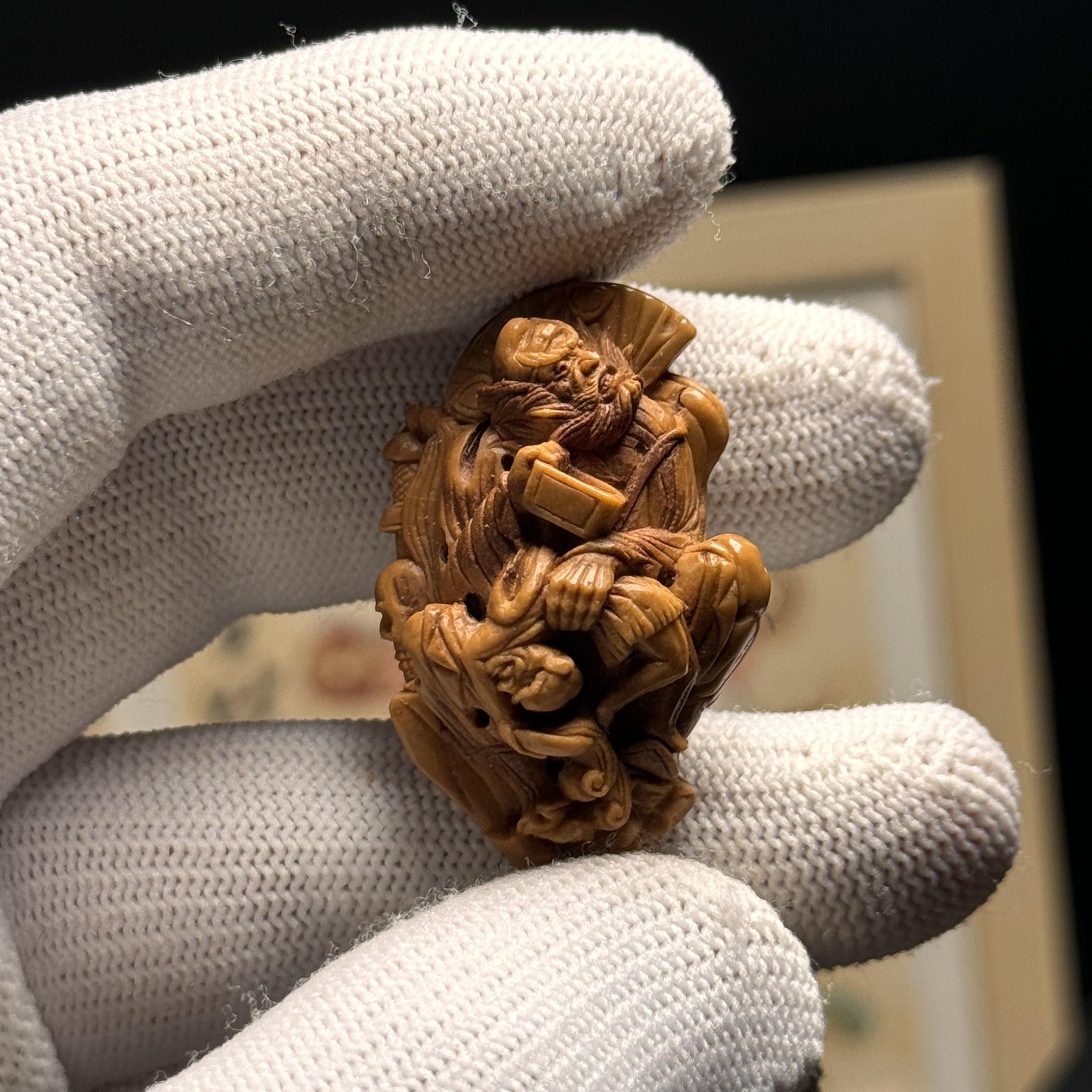 钟馗纳福，桃核雕刻圆雕满工，纯手工制作