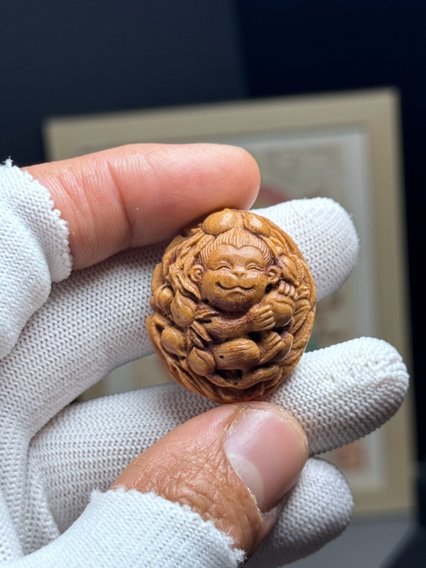 美猴王，桃核雕刻，纯手工制作