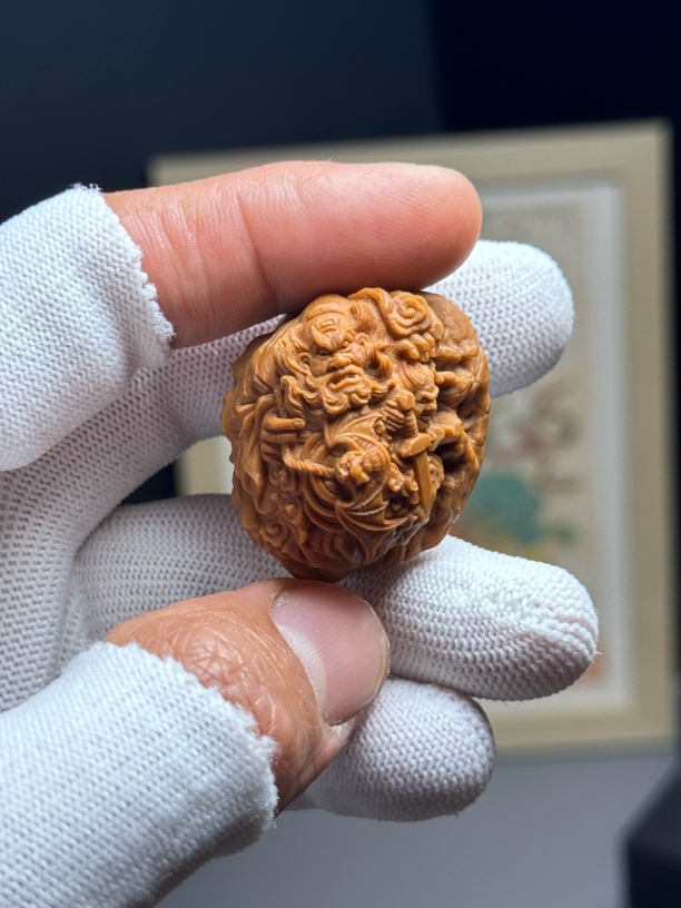 钟馗纳福，核桃雕刻，纯手工制作尺寸：33/30