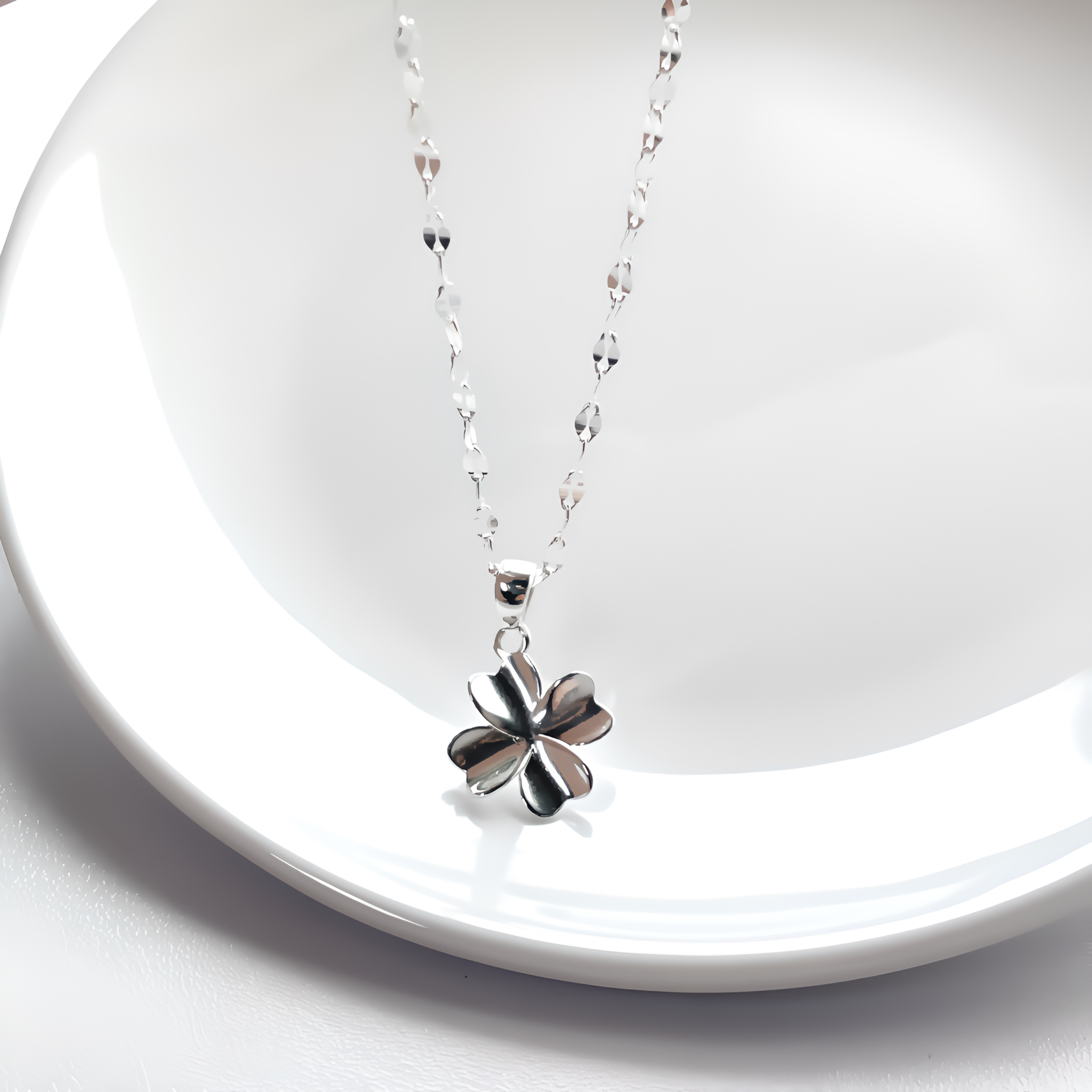 坠链均足银 嘴唇链光面幸运草吊坠项链清新穿搭搭配