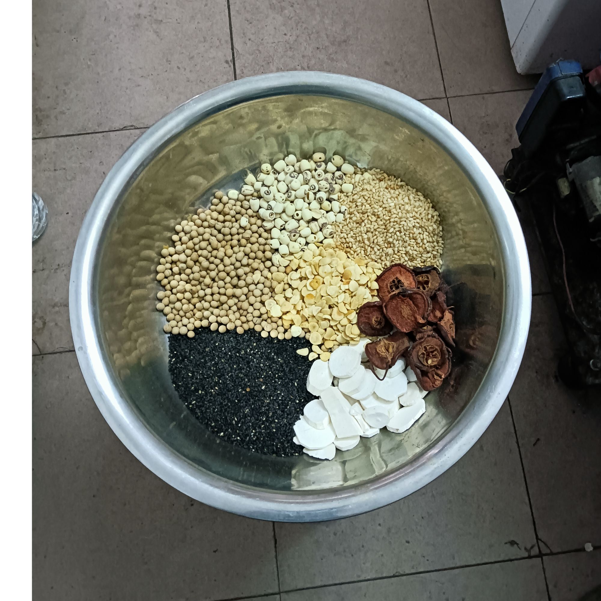 儿童益脾胃配方 ：黄豆  莲子  糙米  淮山  杏仁  黑芝麻  山楂