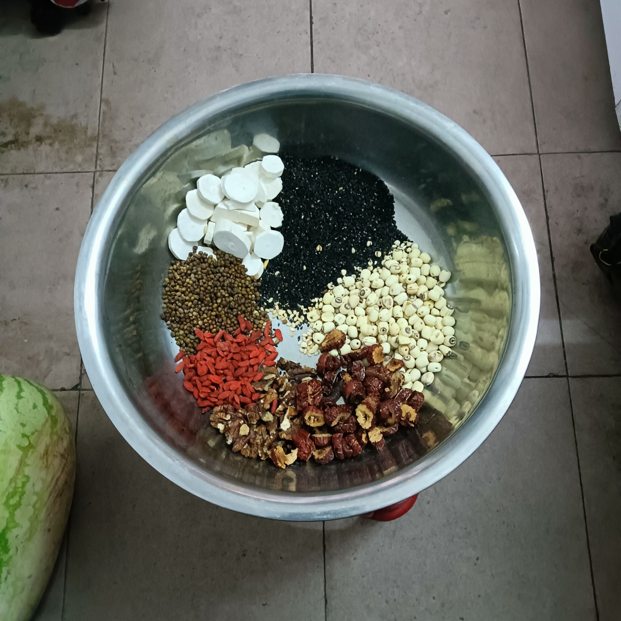 枸杞养肝：绿豆  枸杞  红枣  核桃仁  黑芝麻  莲子淮山低脂冲泡