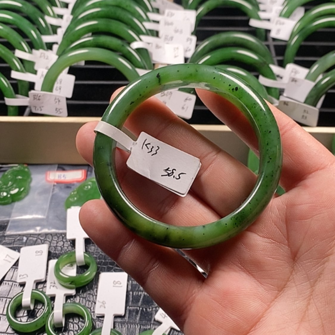 【闪购商品】和田玉（碧玉）手镯未镶嵌梅**