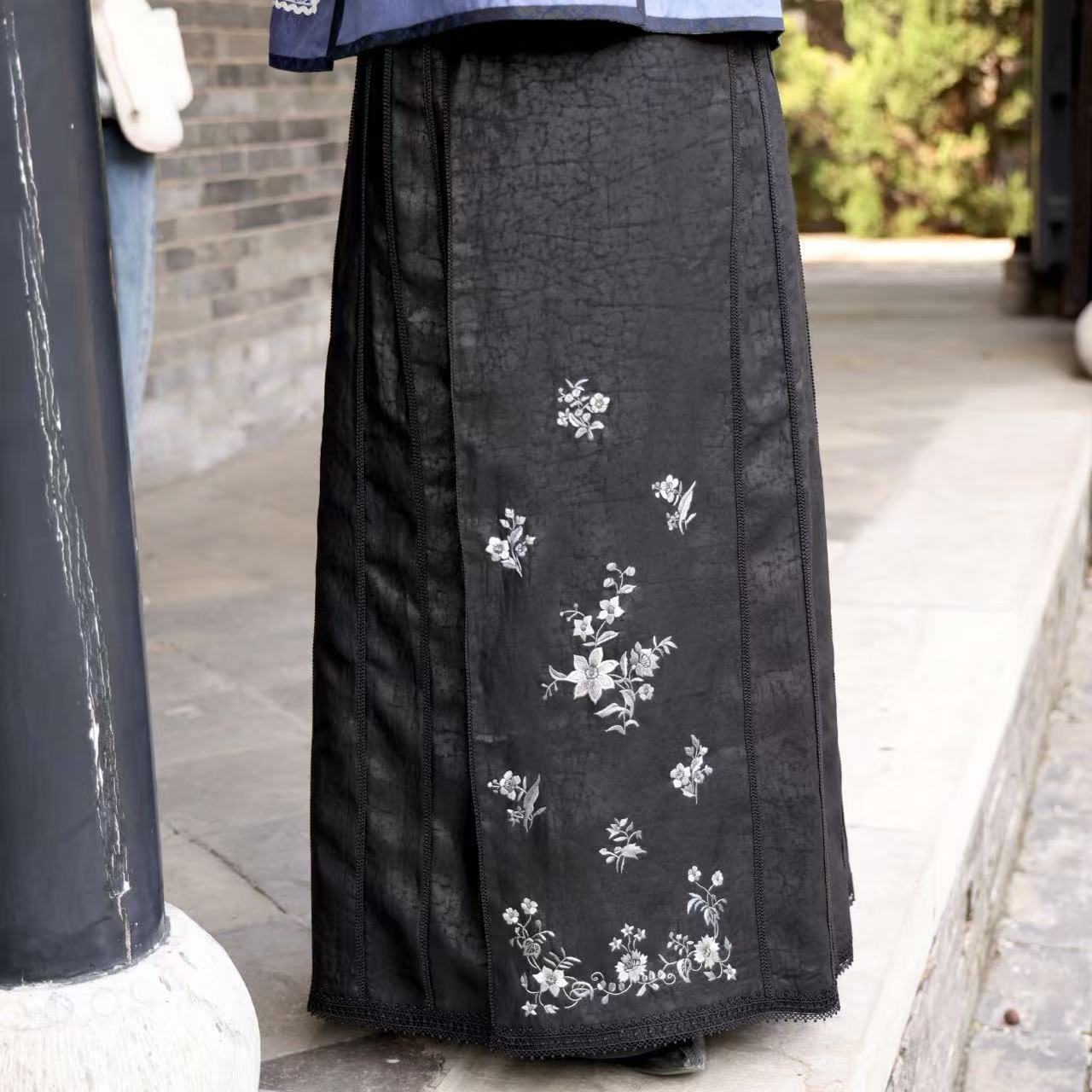 蘇夢【陌上疏影】香云纱手绣单面一片式栏杆马面裙中式日常0107270