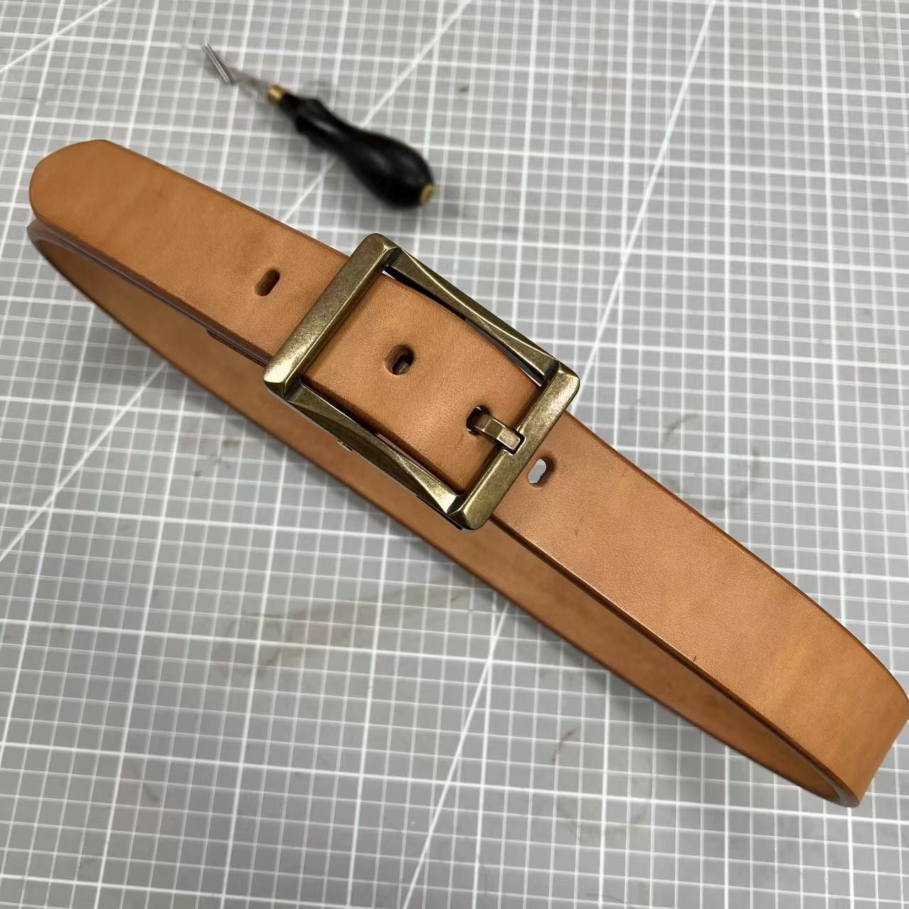 美鞍原色纯铜日字扣3.95㎝宽5.5㎜厚休闲复古男士真皮手工腰带