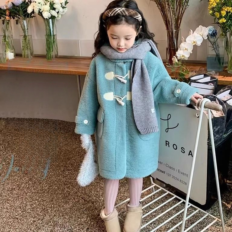 女童冬装毛毛衣2023新款洋气儿童三层加棉加厚牛角扣连帽中长时尚