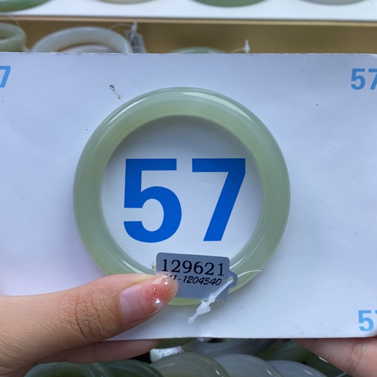 【闪购商品】和田玉手镯未镶嵌月*?
