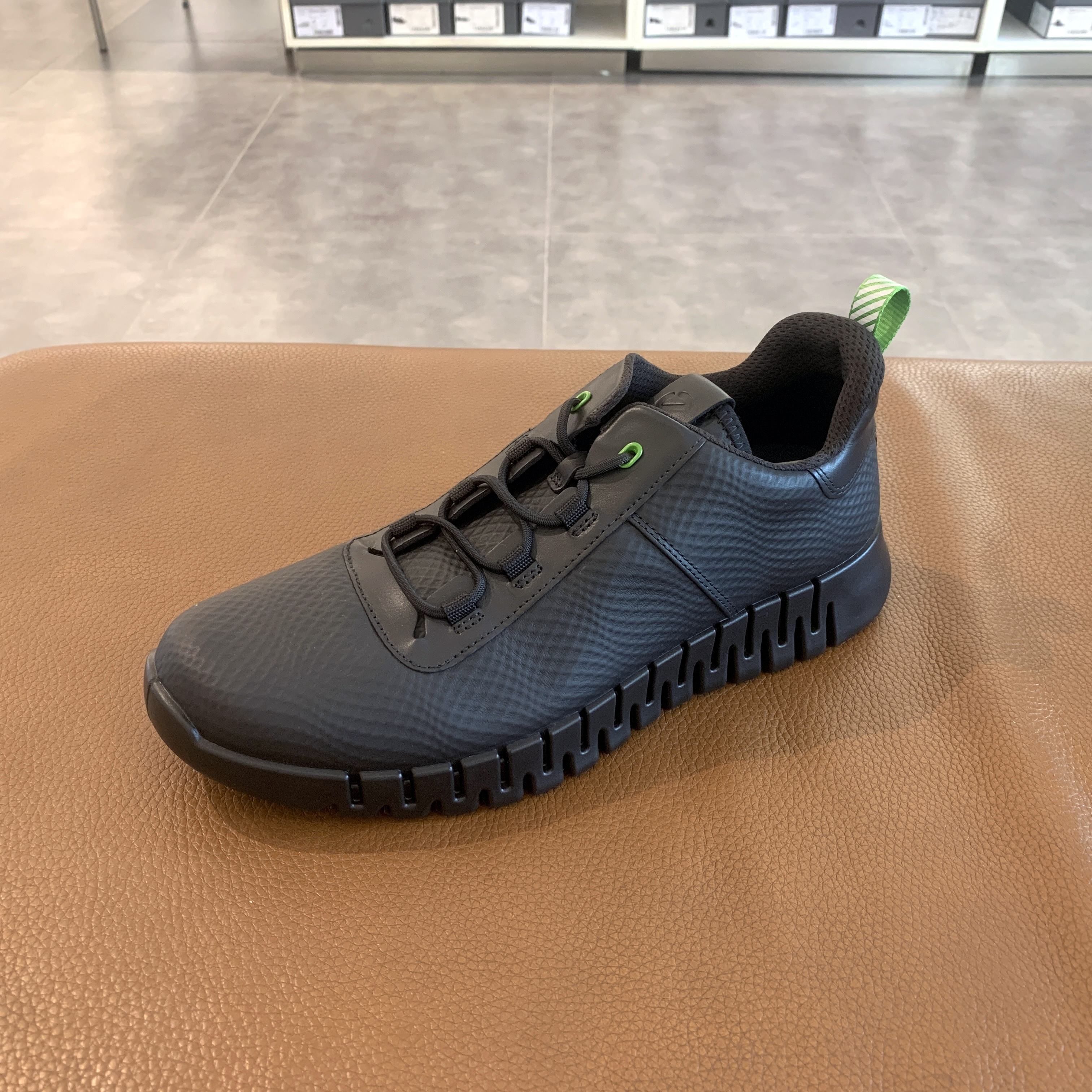 ECCO爱步秋款男鞋老爹鞋纯色牛皮时尚厚底休闲运动鞋 灵动525274