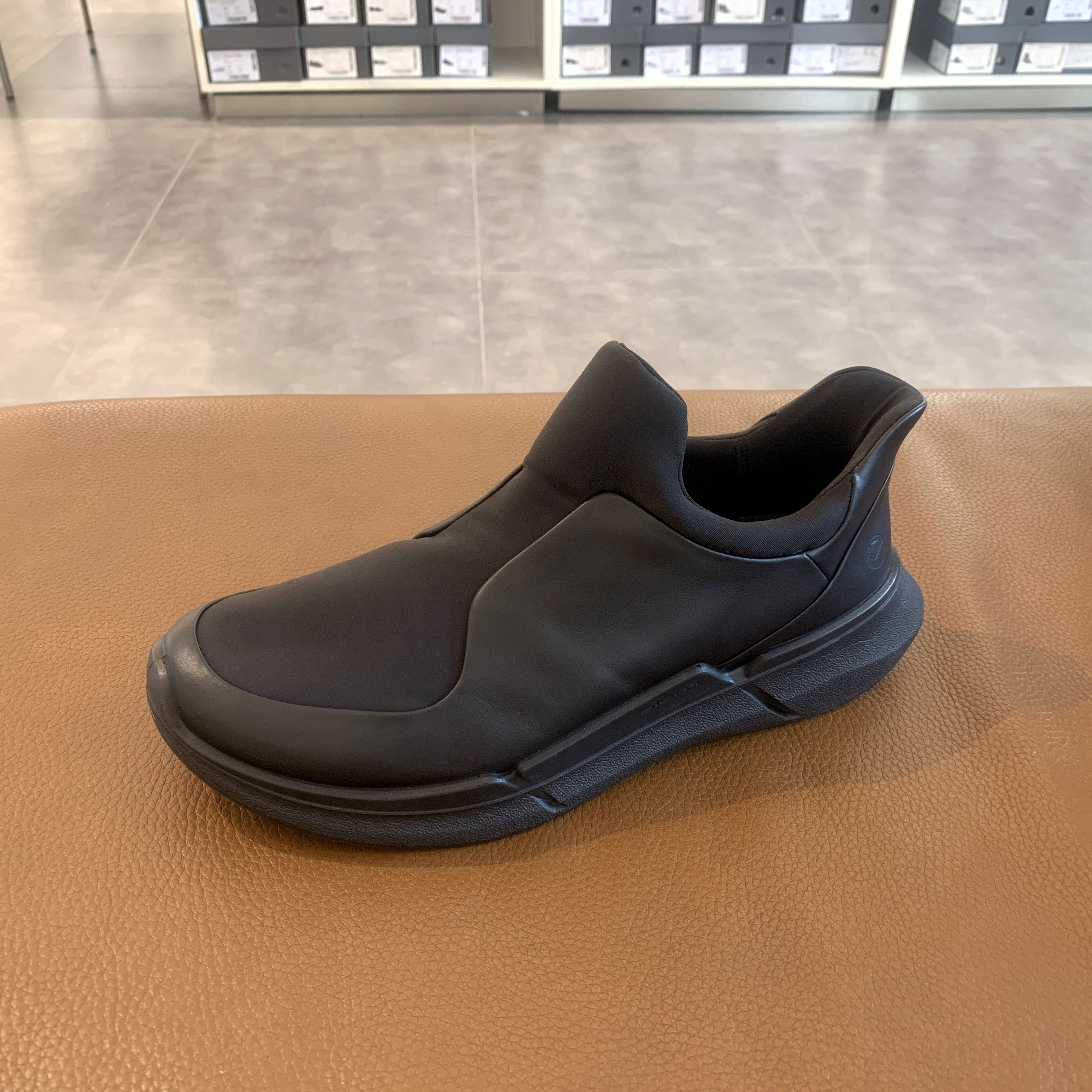 Ecco爱步秋季新品休闲男鞋一脚蹬缓震运动鞋BIOM2.2健步830824
