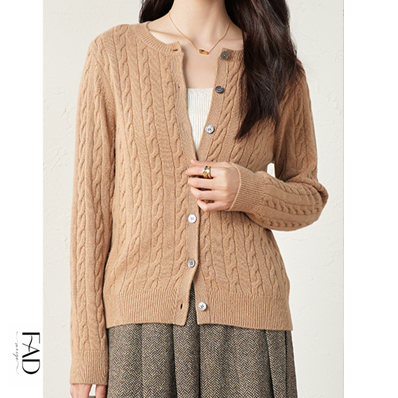 FAD100%山羊绒长袖牛角扣复古绞花老钱风时尚通勤秋季毛针织衫