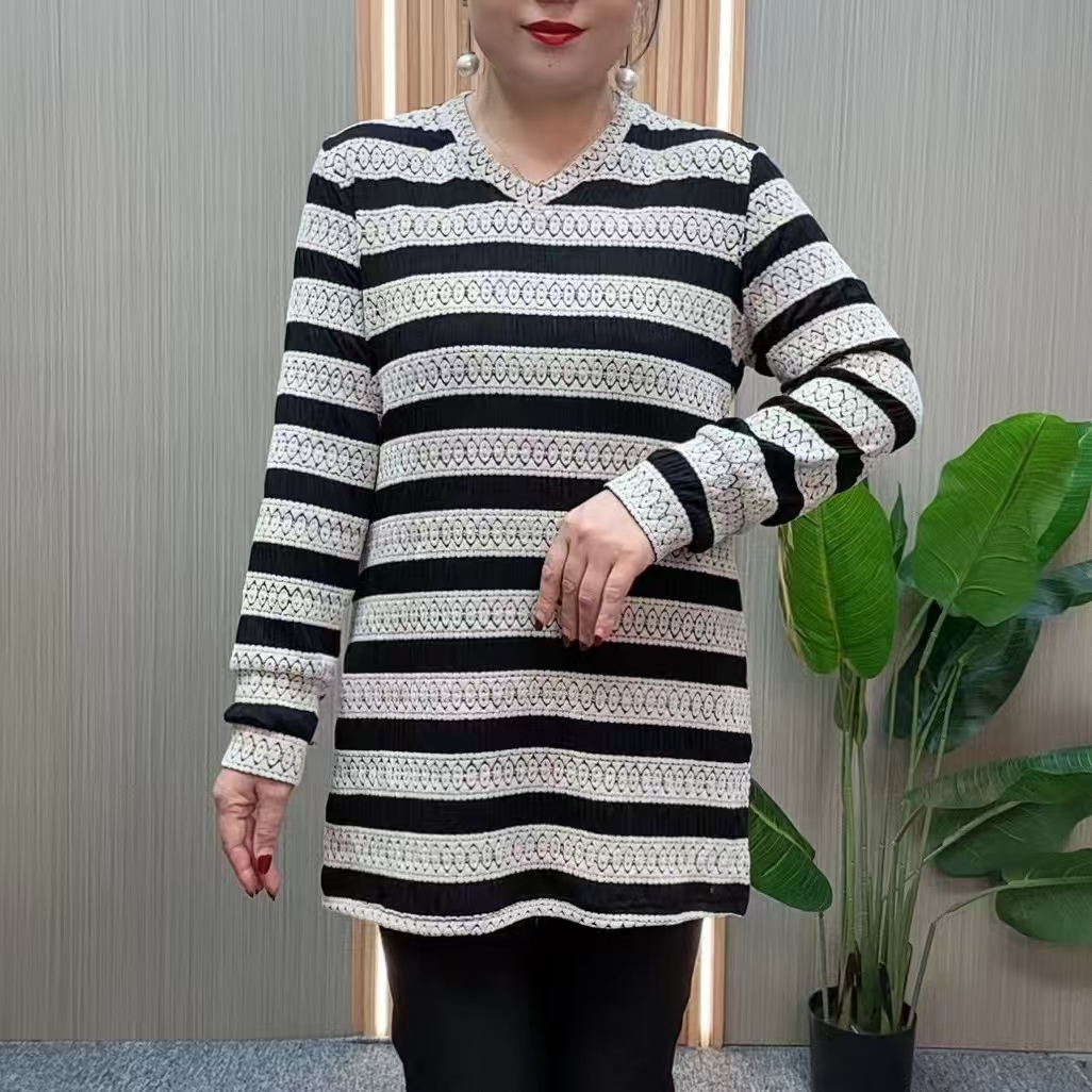 100斤穿到225斤特大码妈妈装秋季款条纹小衫打底衫遮肉中老年女
