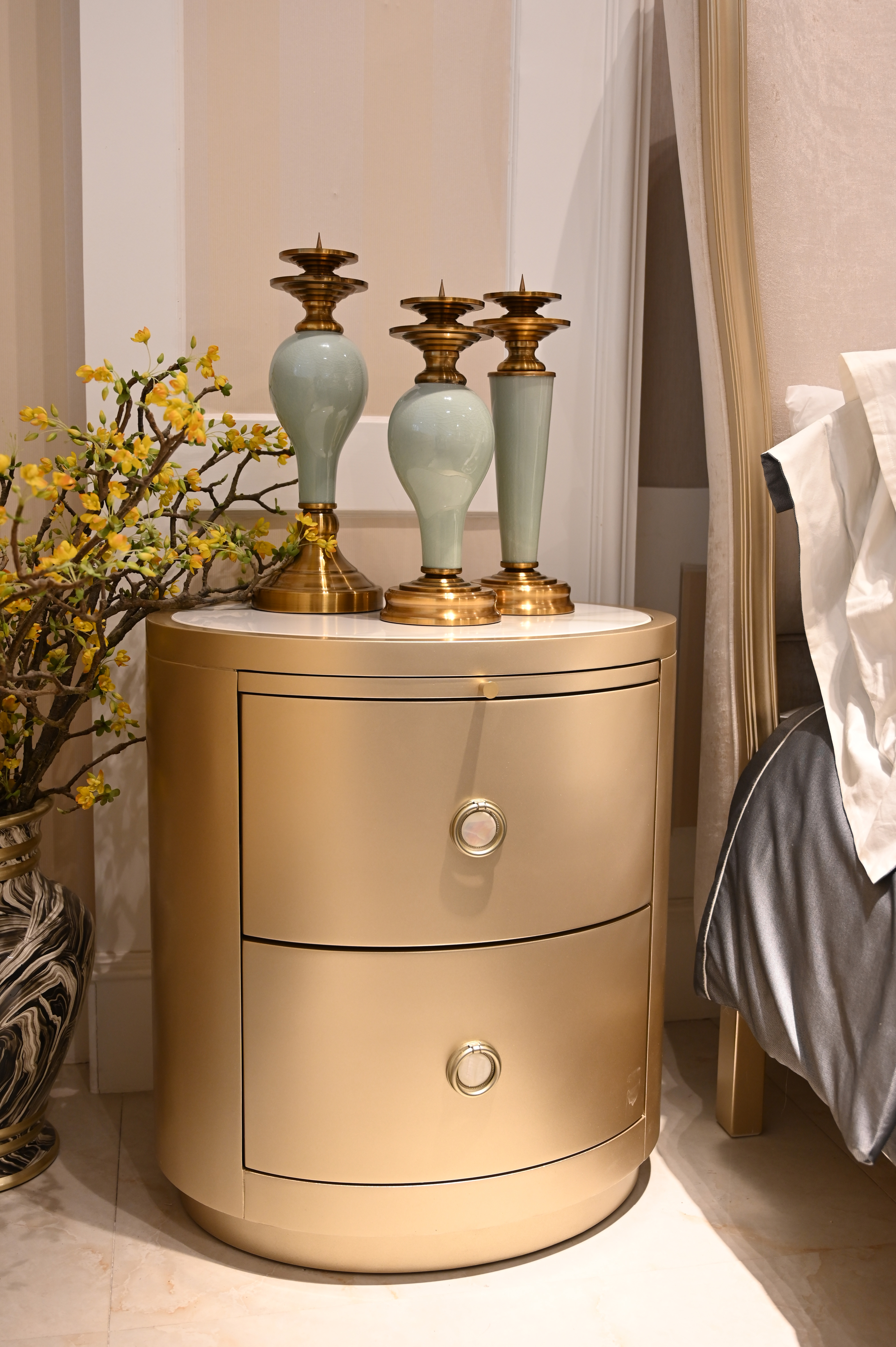 美式轻奢香槟金烤漆椭圆型床头柜床边柜