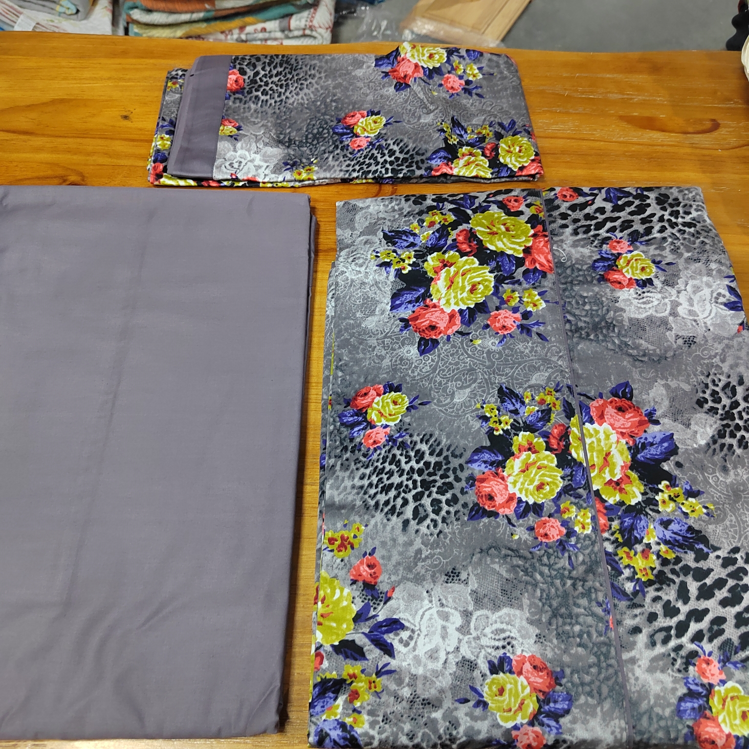 款19 灰色黄花床品四件套