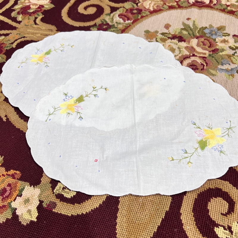 G324 刺绣 贴布绣黄花 椭圆盘垫 棉麻质40x25cm （两片）有氧化