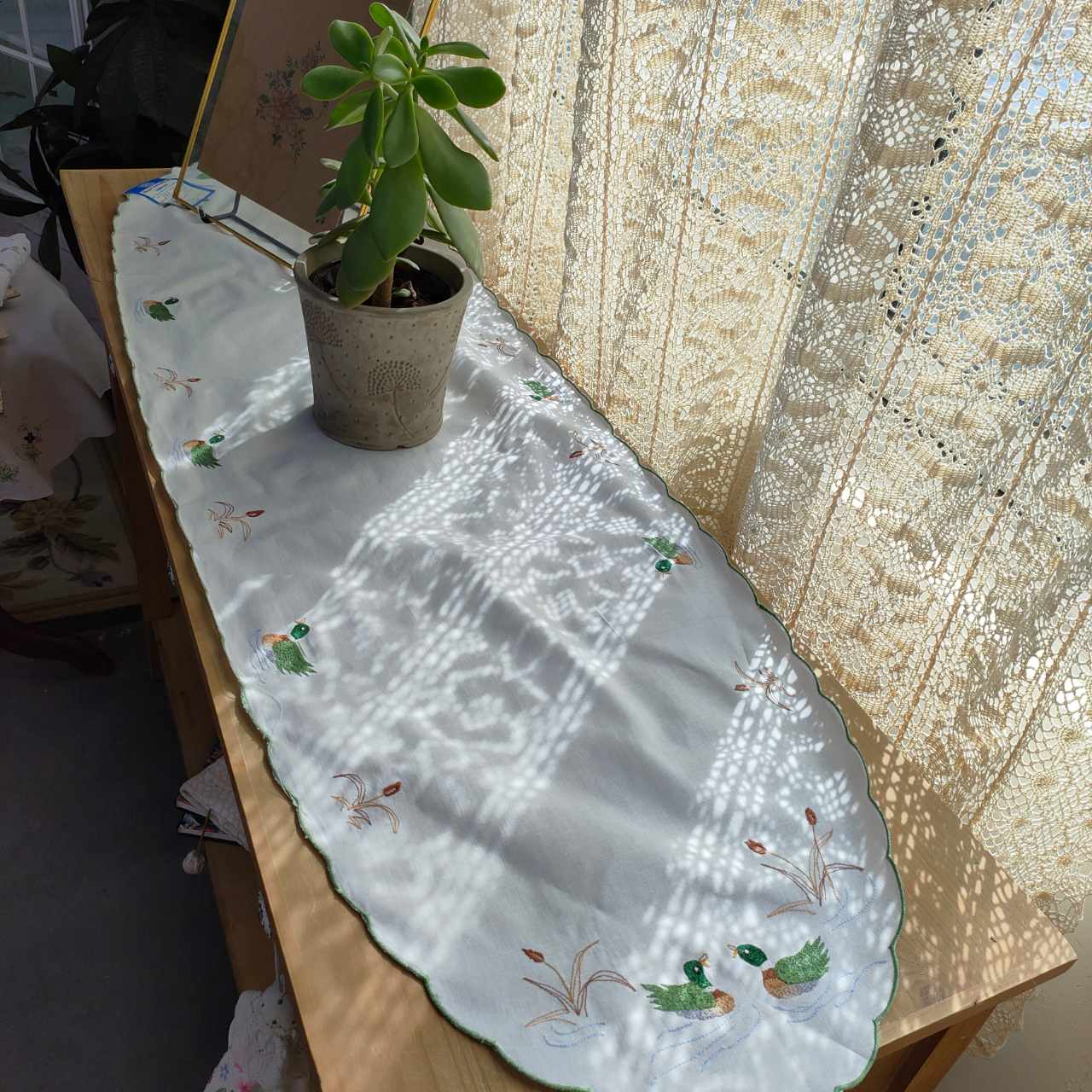 G301 刺绣小鸳鸯桌旗白色彩绣棉质125x35cm氧化