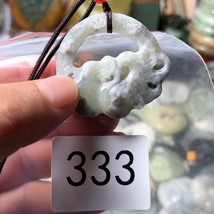 蛇纹石玉颈饰合金