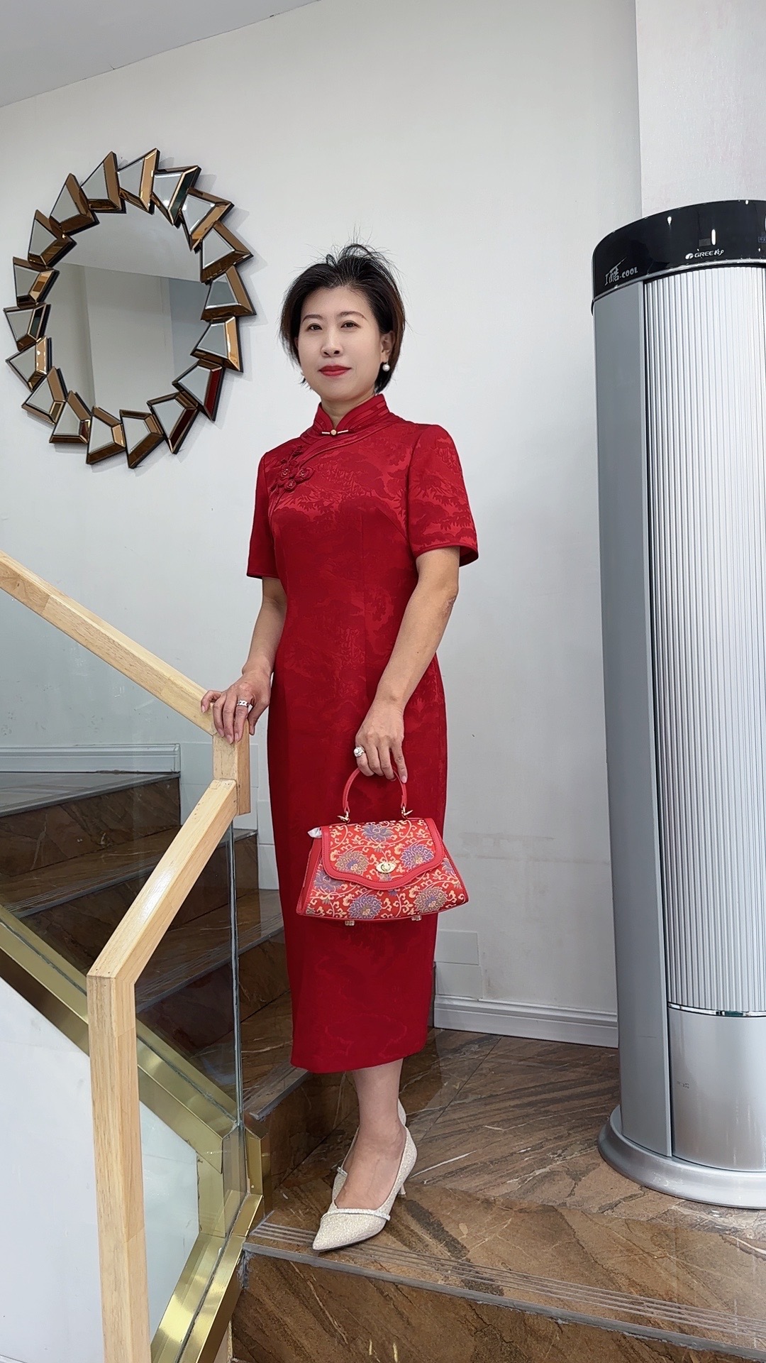 17897朱紫瑜酒红醋酸提花面料喜婆婆喜妈妈婚宴礼服后开叉设计