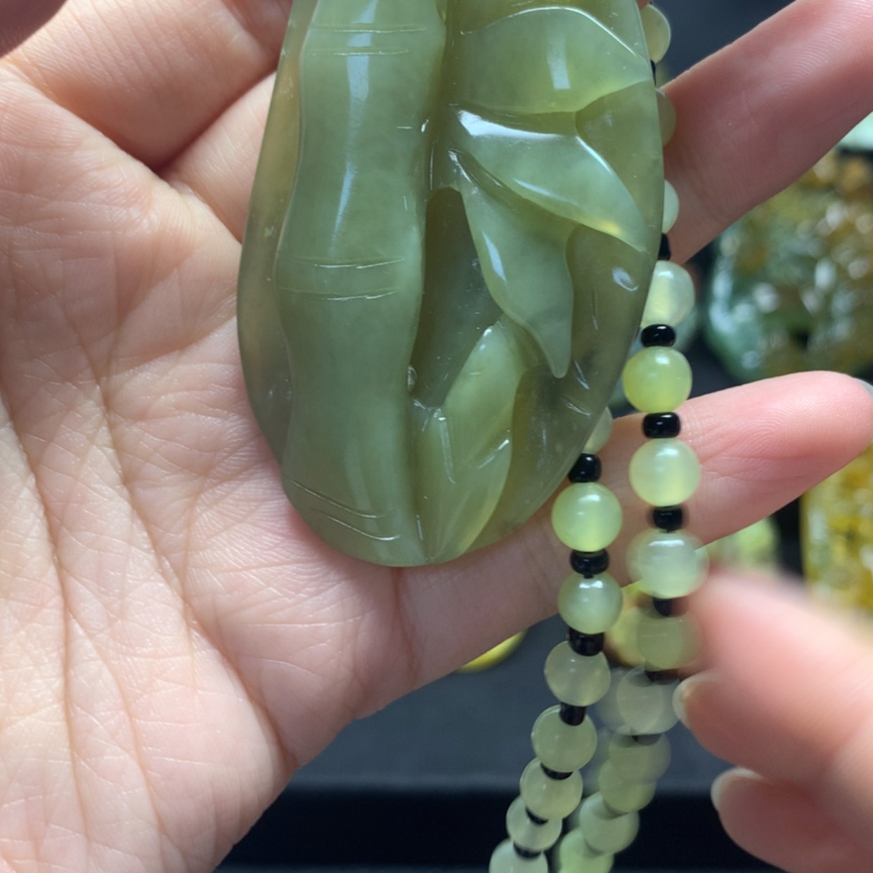 【闪购商品】蛇纹石玉颈饰未镶嵌