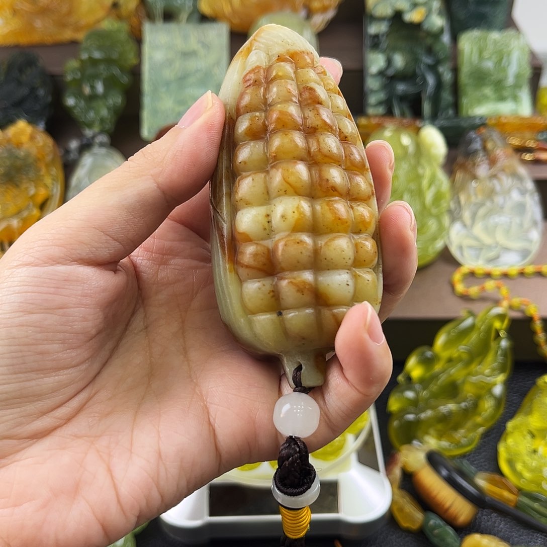 蛇纹石玉颈饰未镶嵌