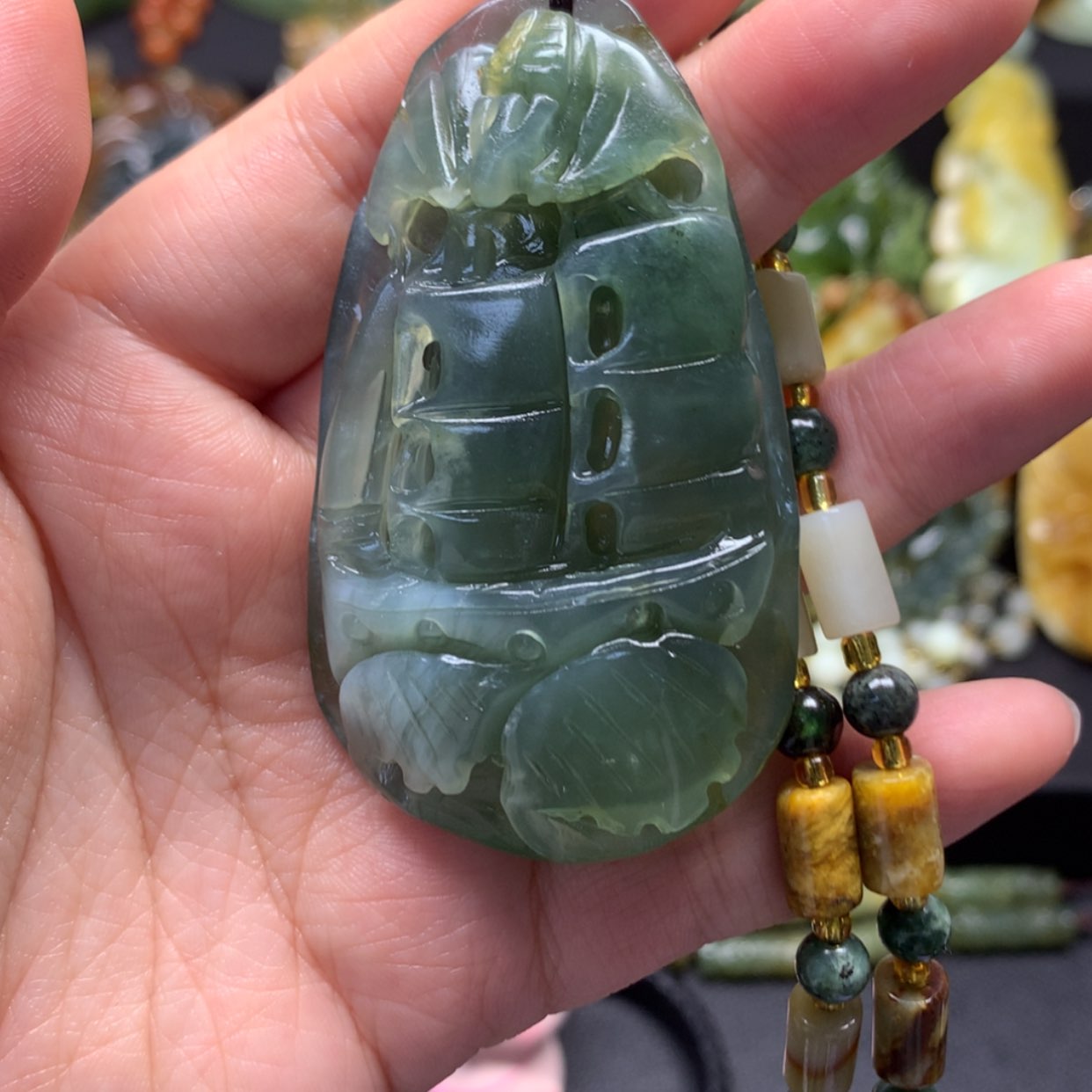 【闪购商品】蛇纹石玉颈饰未镶嵌