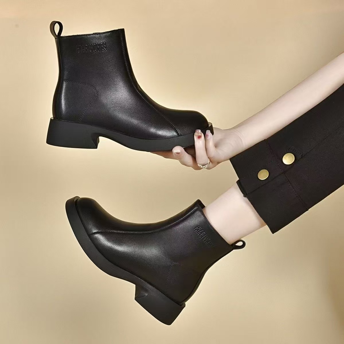 马丁靴女秋冬单靴2024年新款防滑软底加绒英伦风厚底中跟短靴子女