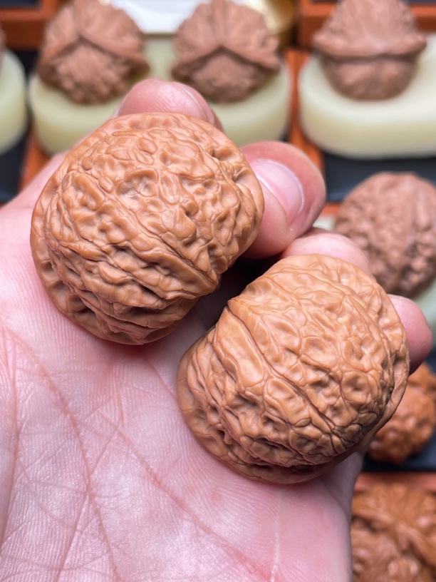 38乾隆磨盘文玩核桃