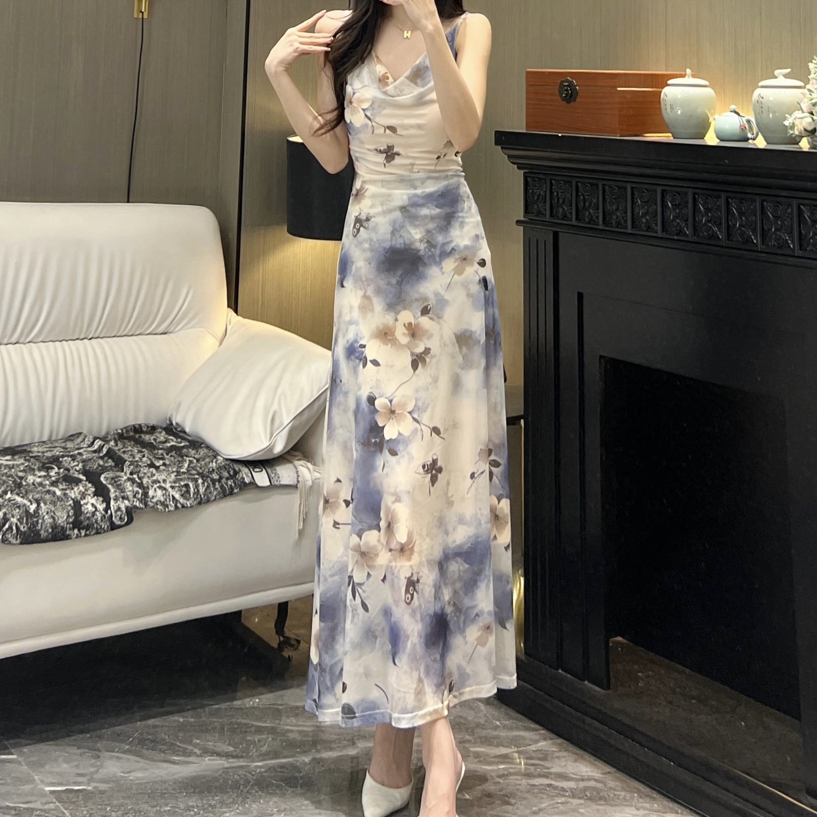 轻奢气质女人味荡领吊带花色印花显瘦修身法式时尚百搭大摆连衣裙