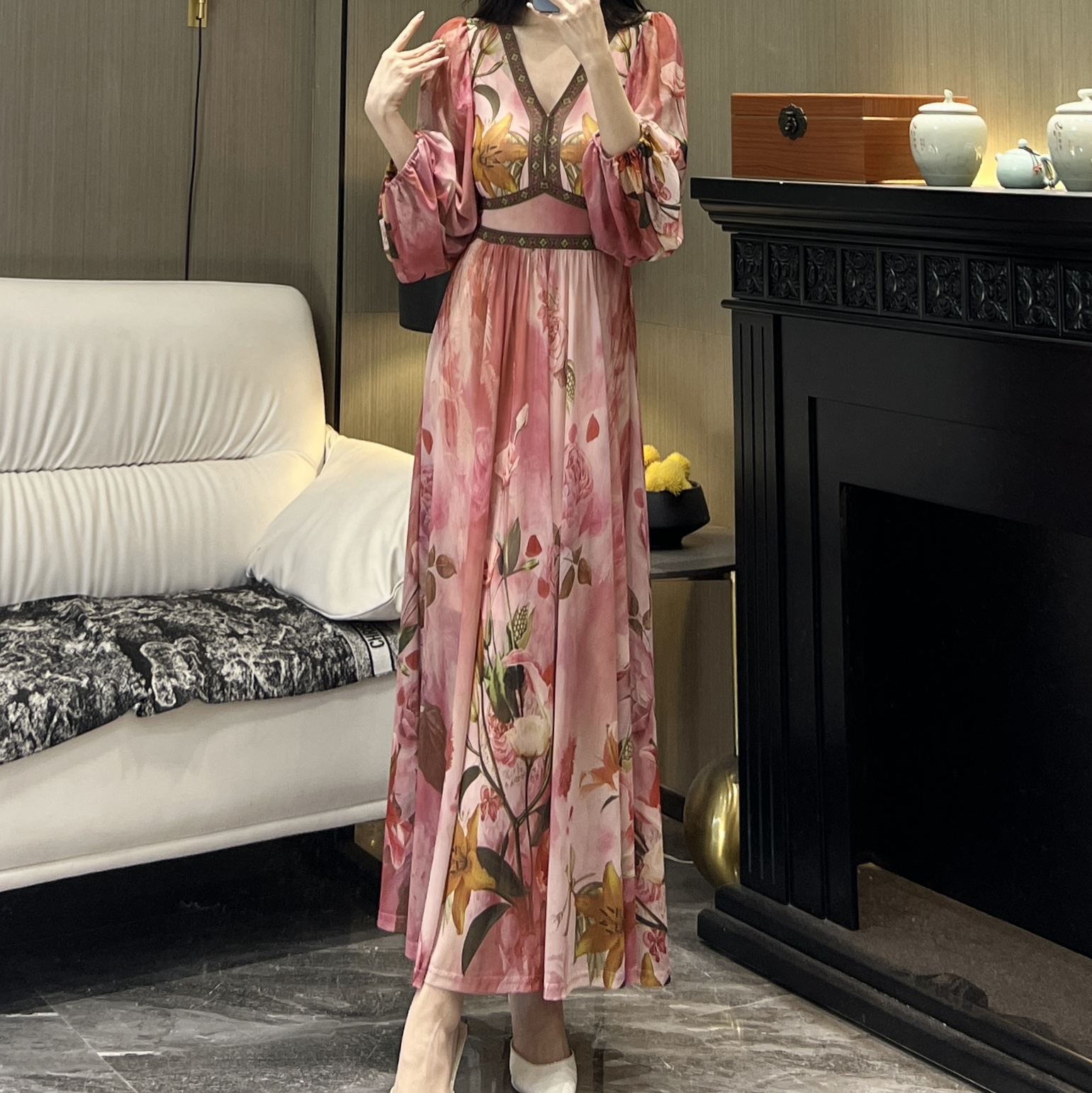 轻奢气质女人味V领灯笼袖定位花花色印花显瘦收腰百搭大摆连衣裙