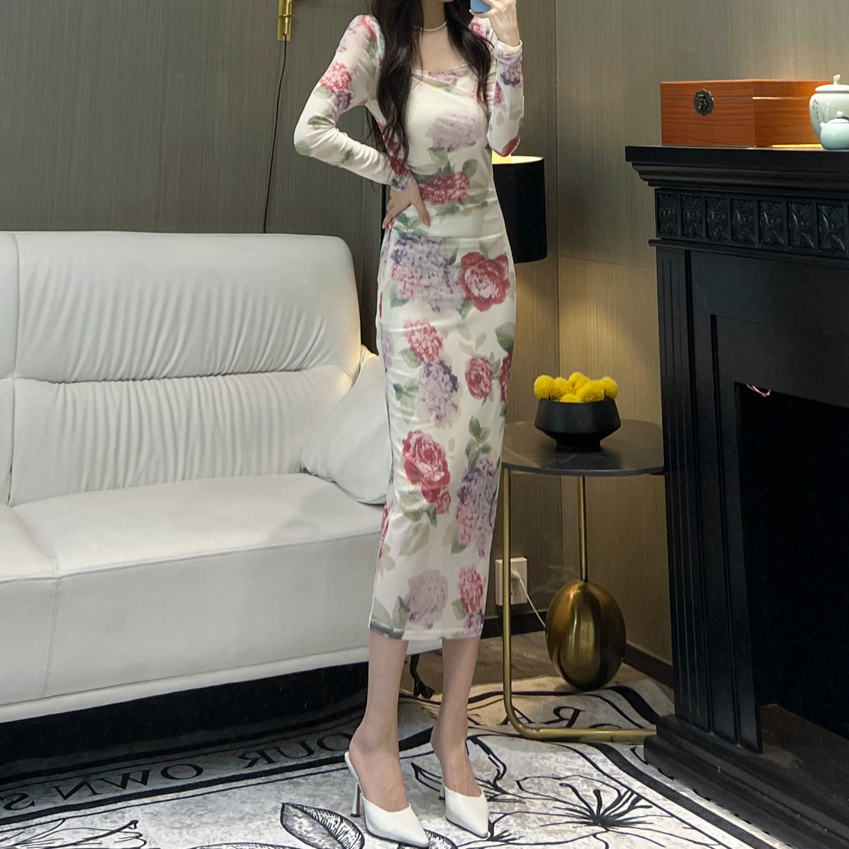 轻奢气质女人味方领长袖花色印花显瘦包身性感修身时尚百搭连衣裙