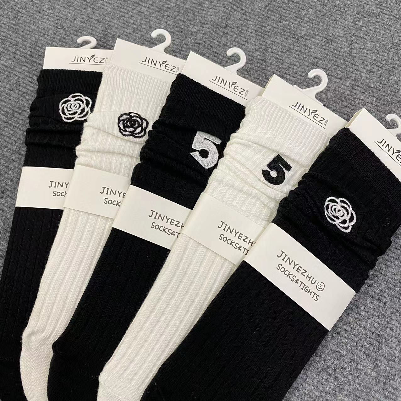 女款春款双针织刺绣黑白色系百搭平板堆堆袜