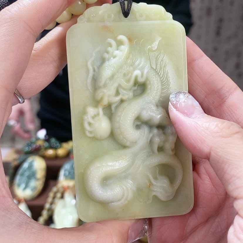 【闪购商品】蛇纹石玉颈饰未镶嵌
