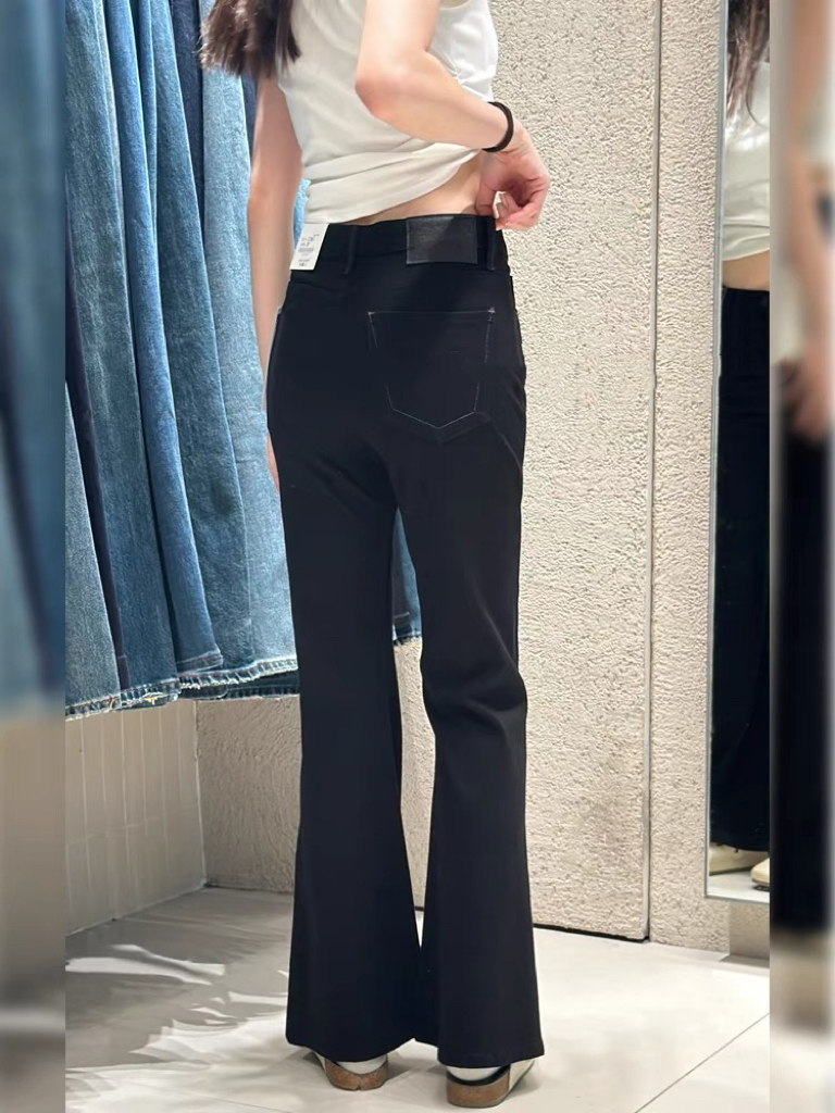 1.一定要拥有一条301高端系列黑色喇叭裤！拉腿神器！