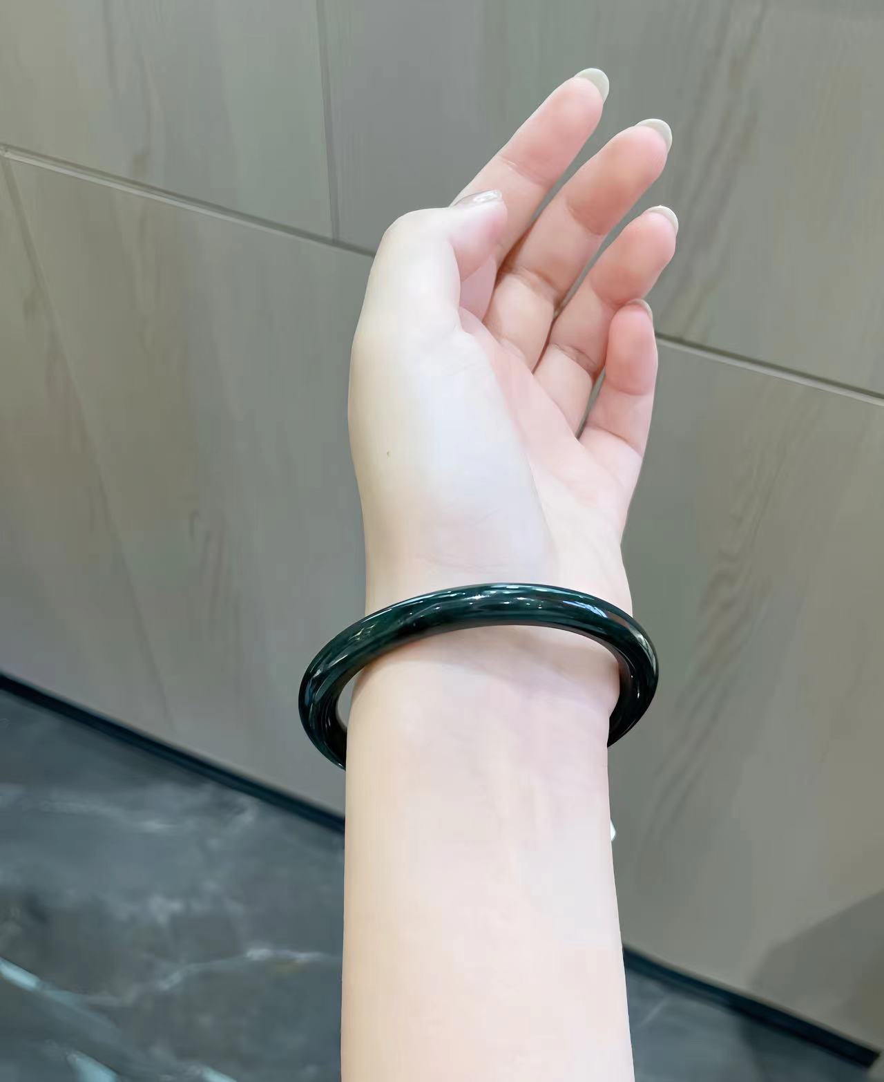 和田玉新疆墨玉镯子199塔青手镯女款时尚精美素款百搭优雅风推荐