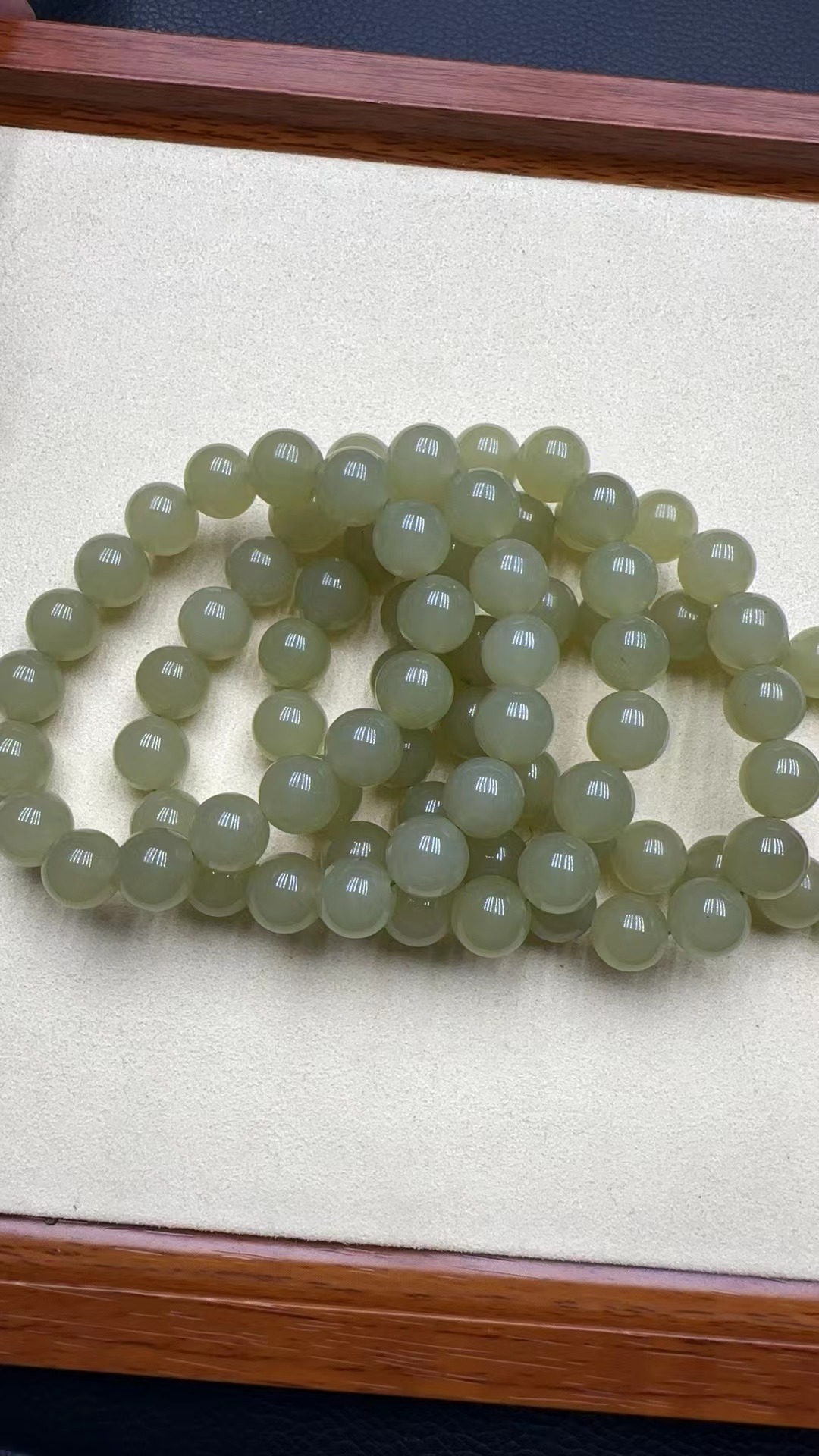 242号老蜂蜜水黄口和田玉手串12mm