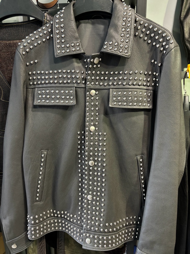 山羊皮868颗铆钉N次方，没有踩不熄的烟锅巴，回来头率拉满帅的毁容