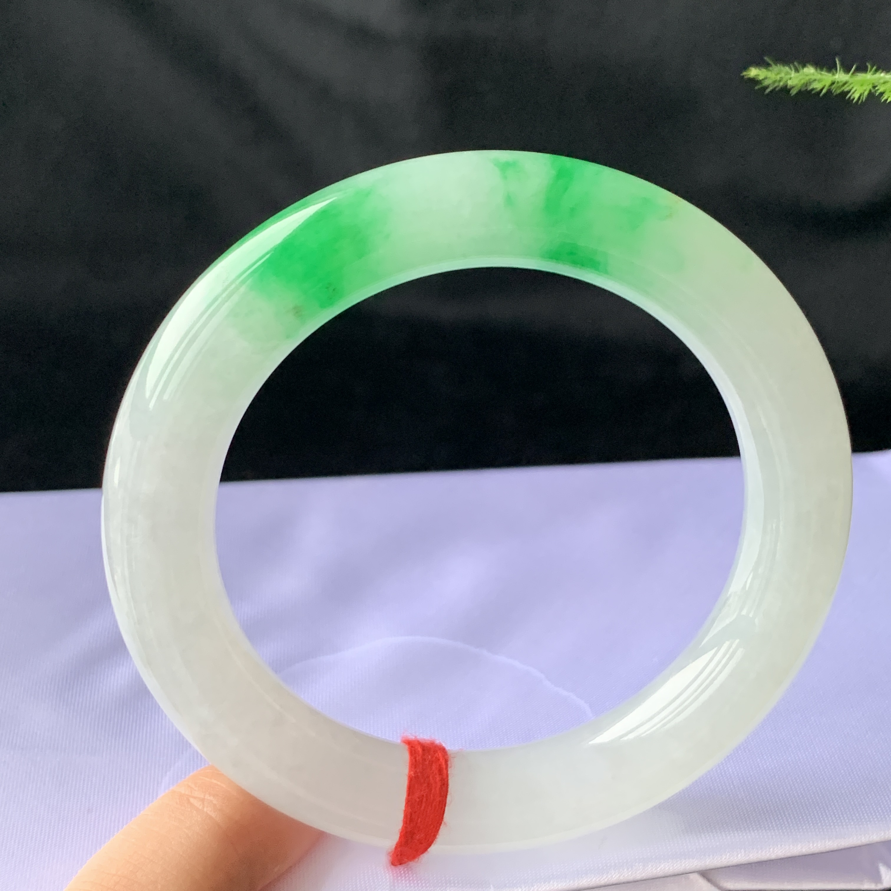 缅甸翡翠手镯冰种飘绿圆条a货编号7721尺寸55.5