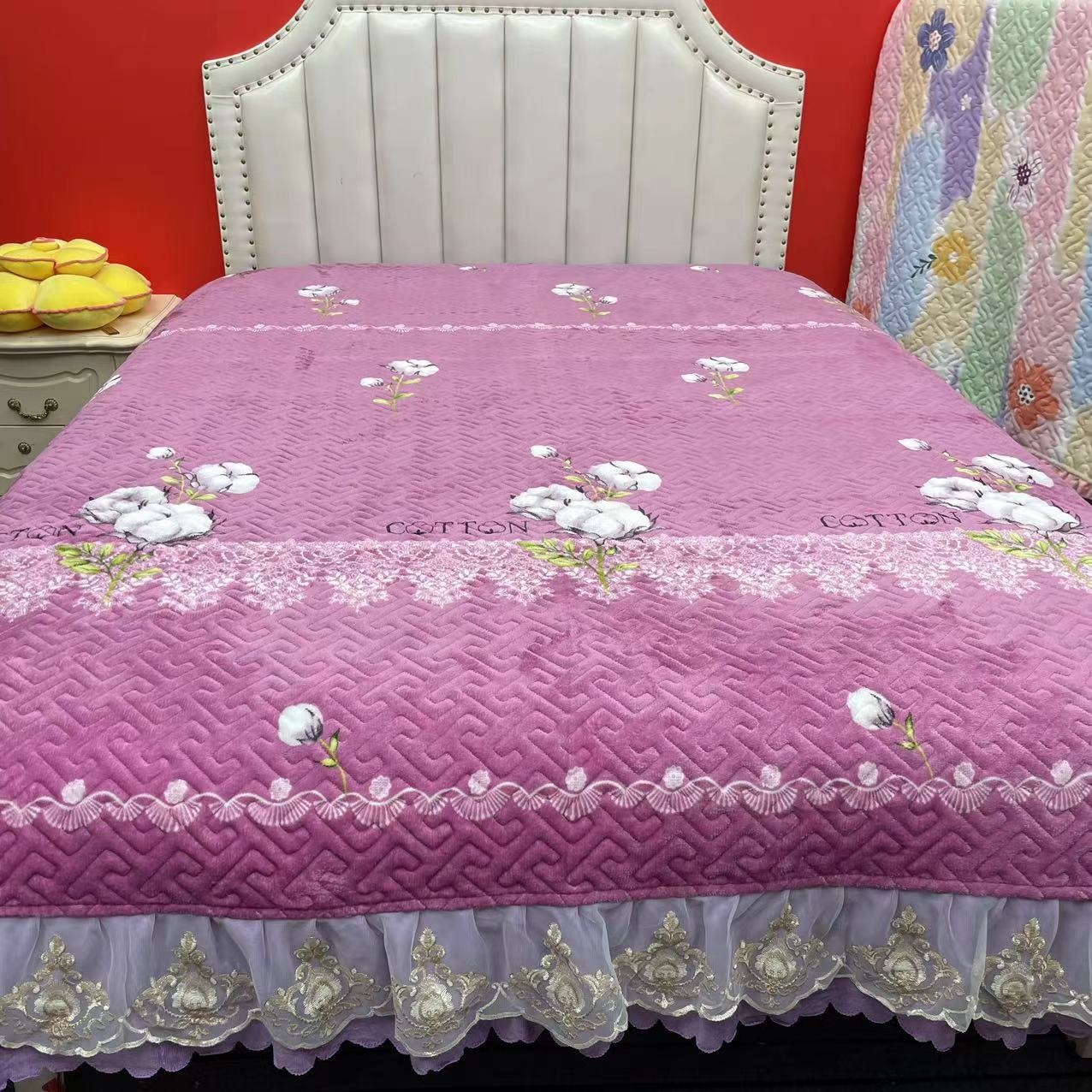 蕾丝花边款牛奶绒床盖三层夹棉加厚保温保暖可机洗