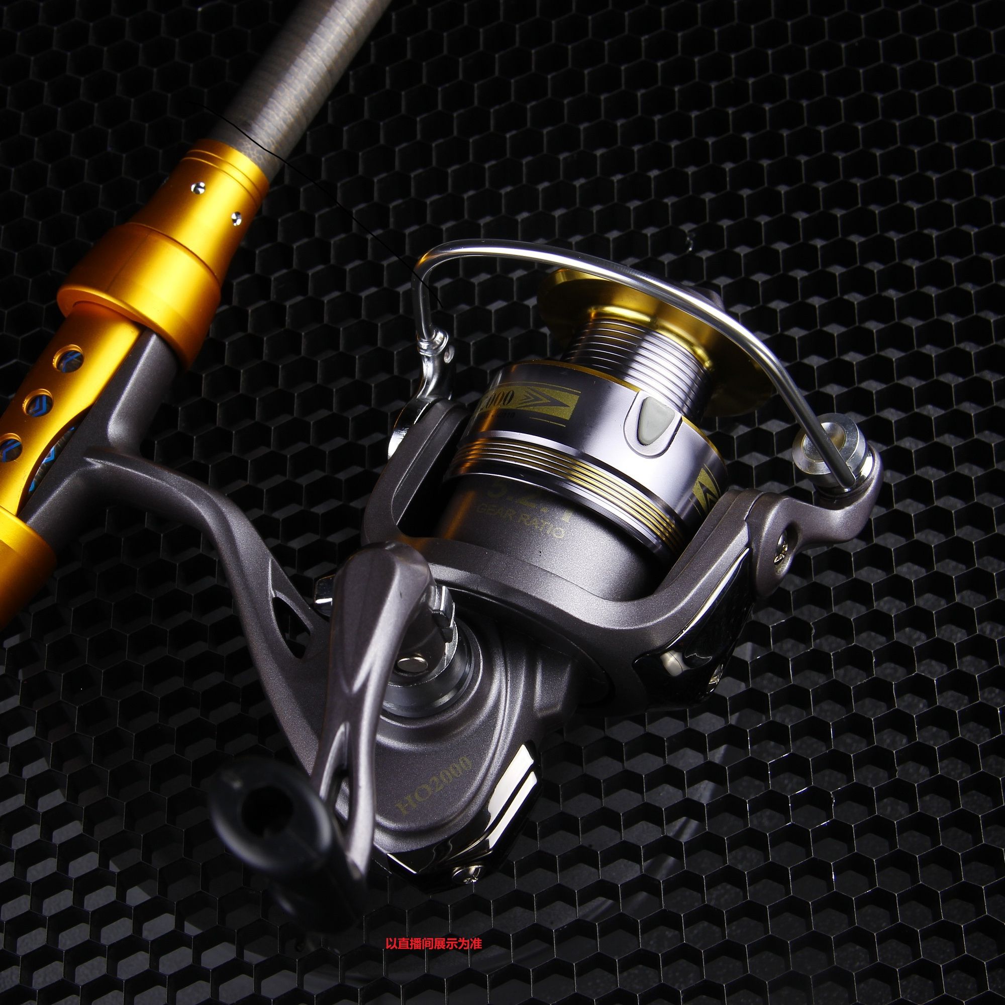 主播直播讲解中古渔轮