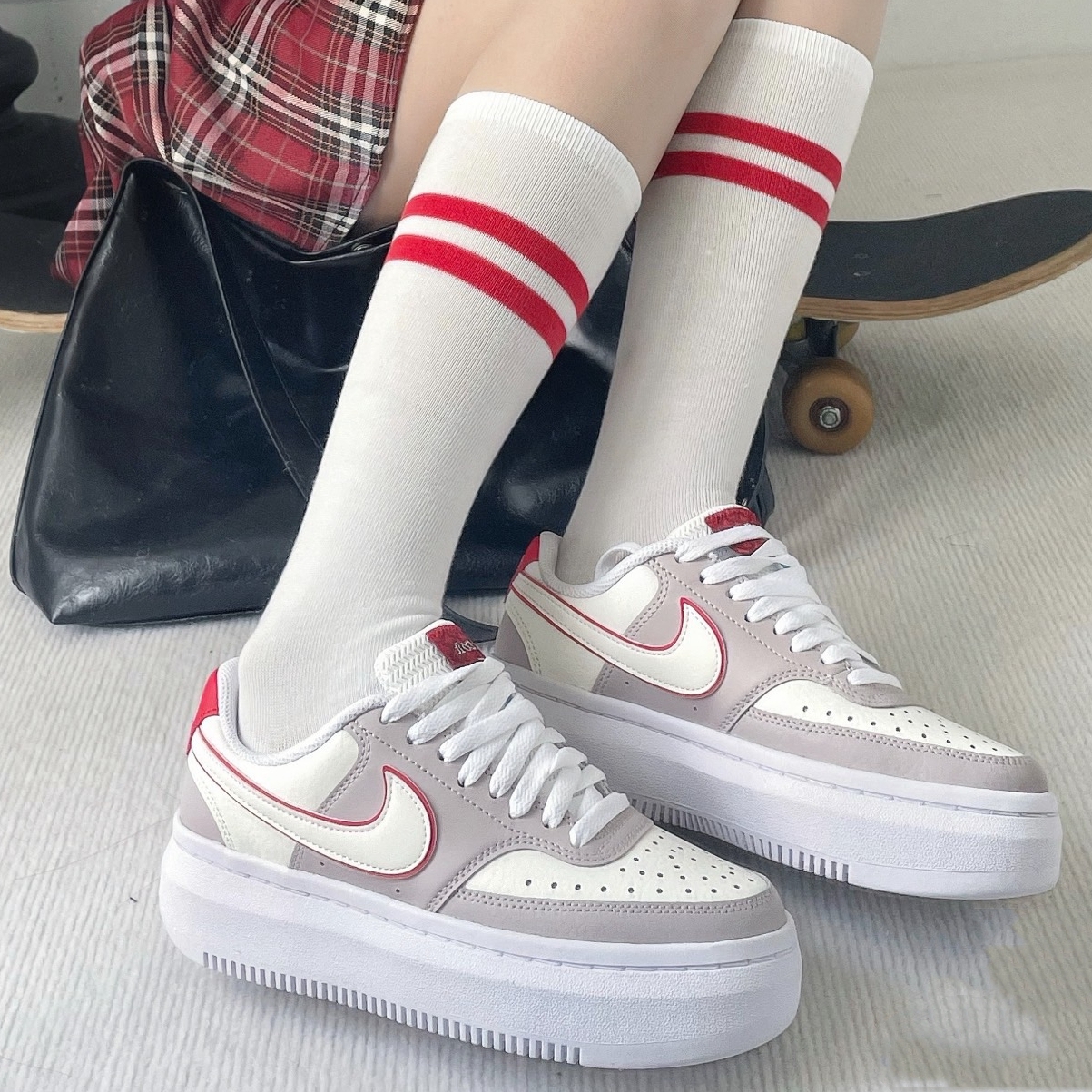 耐克Nike女子低帮舒适透气轻便厚底松糕运动休闲板鞋HF0740-111