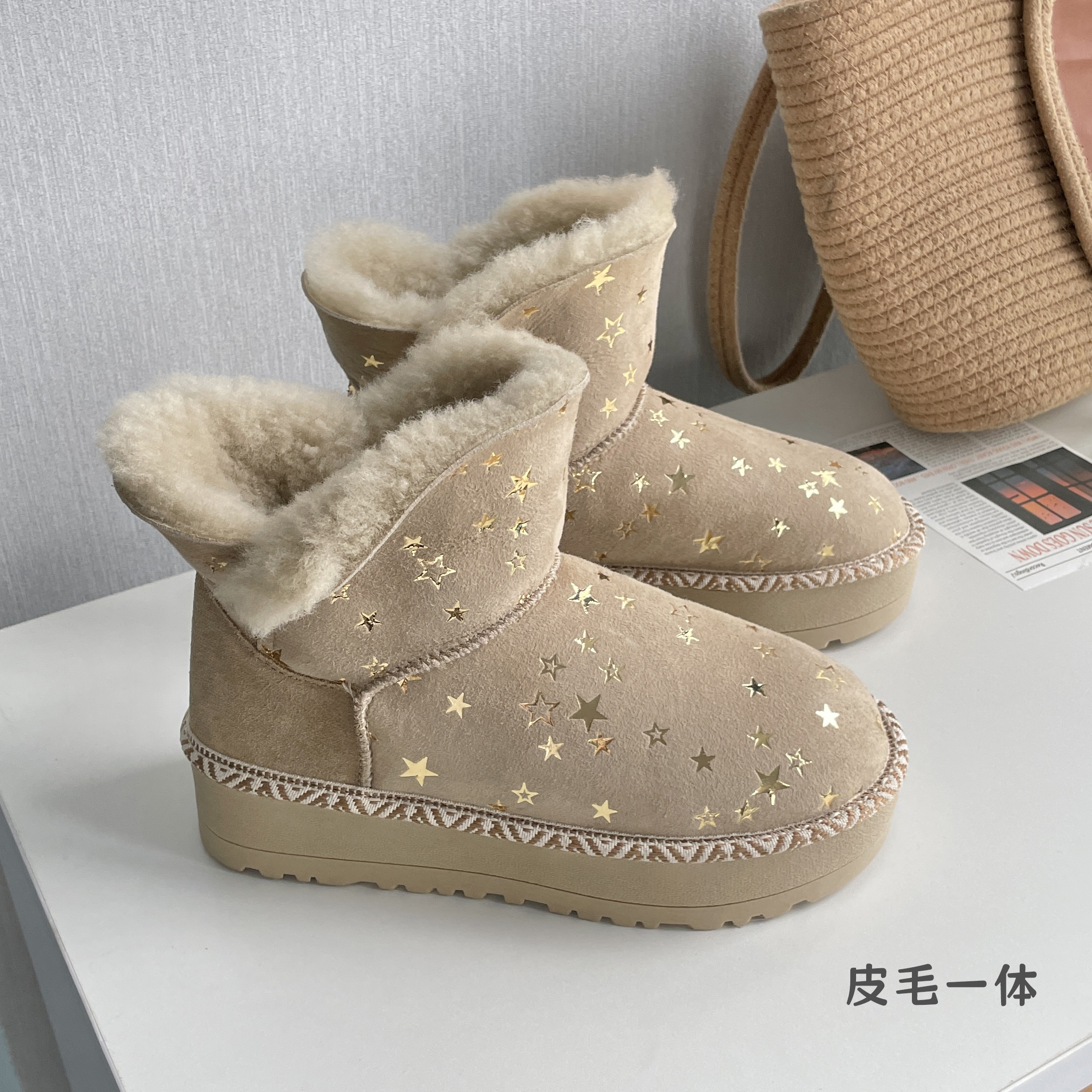 新款皮毛一体雪地靴女冬加厚保暖防滑短筒东北棉鞋