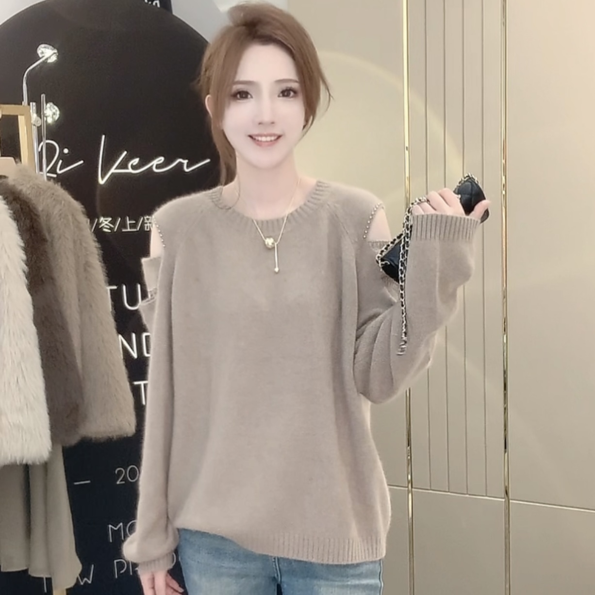 【绮可儿】春秋新款钉珠设计感露肩镂空套头针织衫高级气质毛衣女