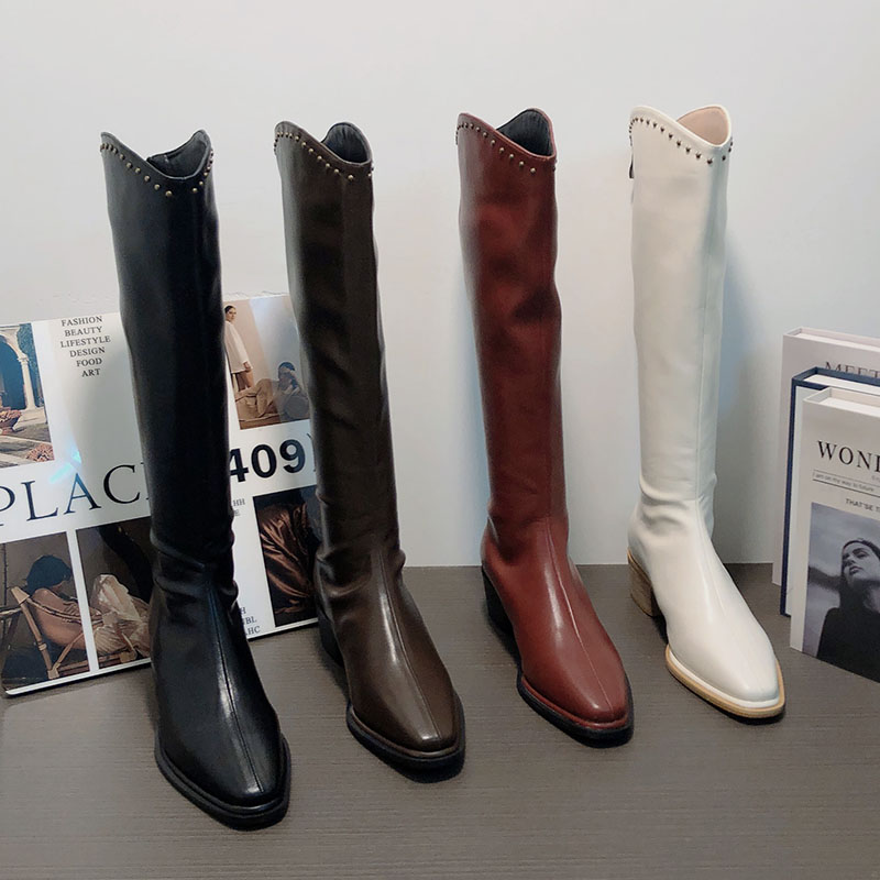 红蜻蜓牌显腿长~ 复古小方头粗跟V口西部靴女秋冬时尚铆钉高筒骑