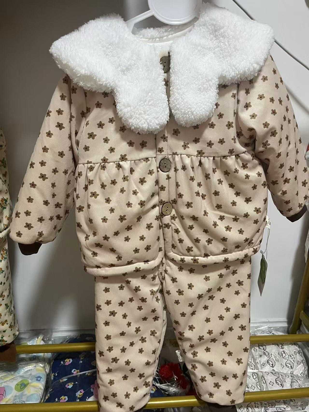 浅咖色小花朵棉花衣平腰套装女童宽松韩版外穿冬款