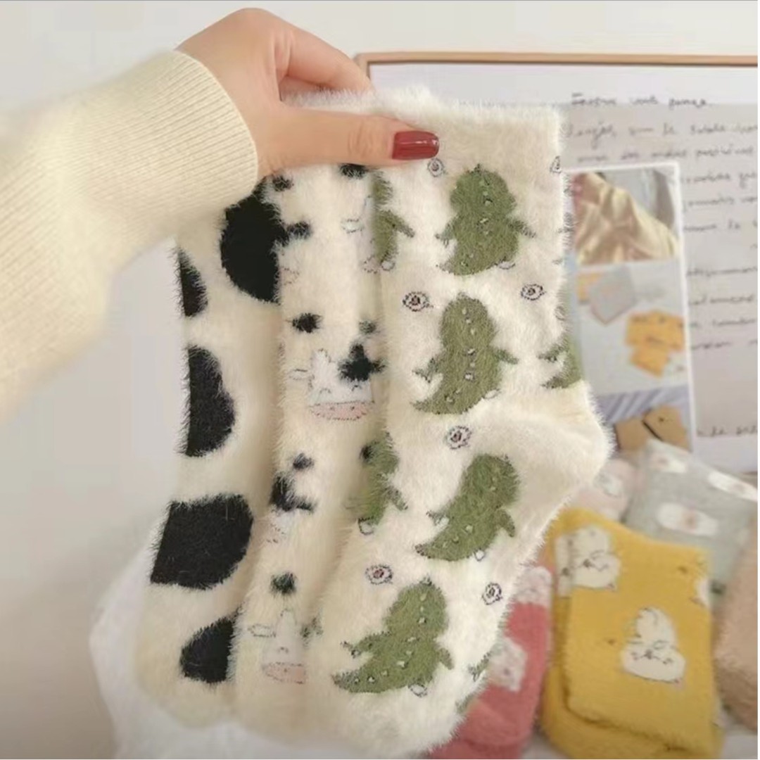 秋冬加绒水貂绒袜子女保暖加厚月子袜奶牛斑点居家可爱少女地板袜