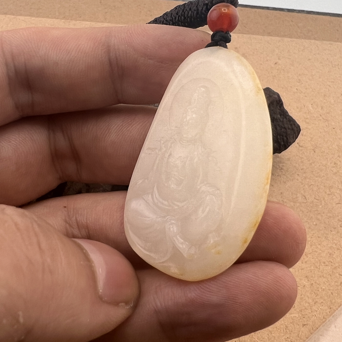 20世纪前期（清晚期）和田白玉观音吊坠/19.7g/177431