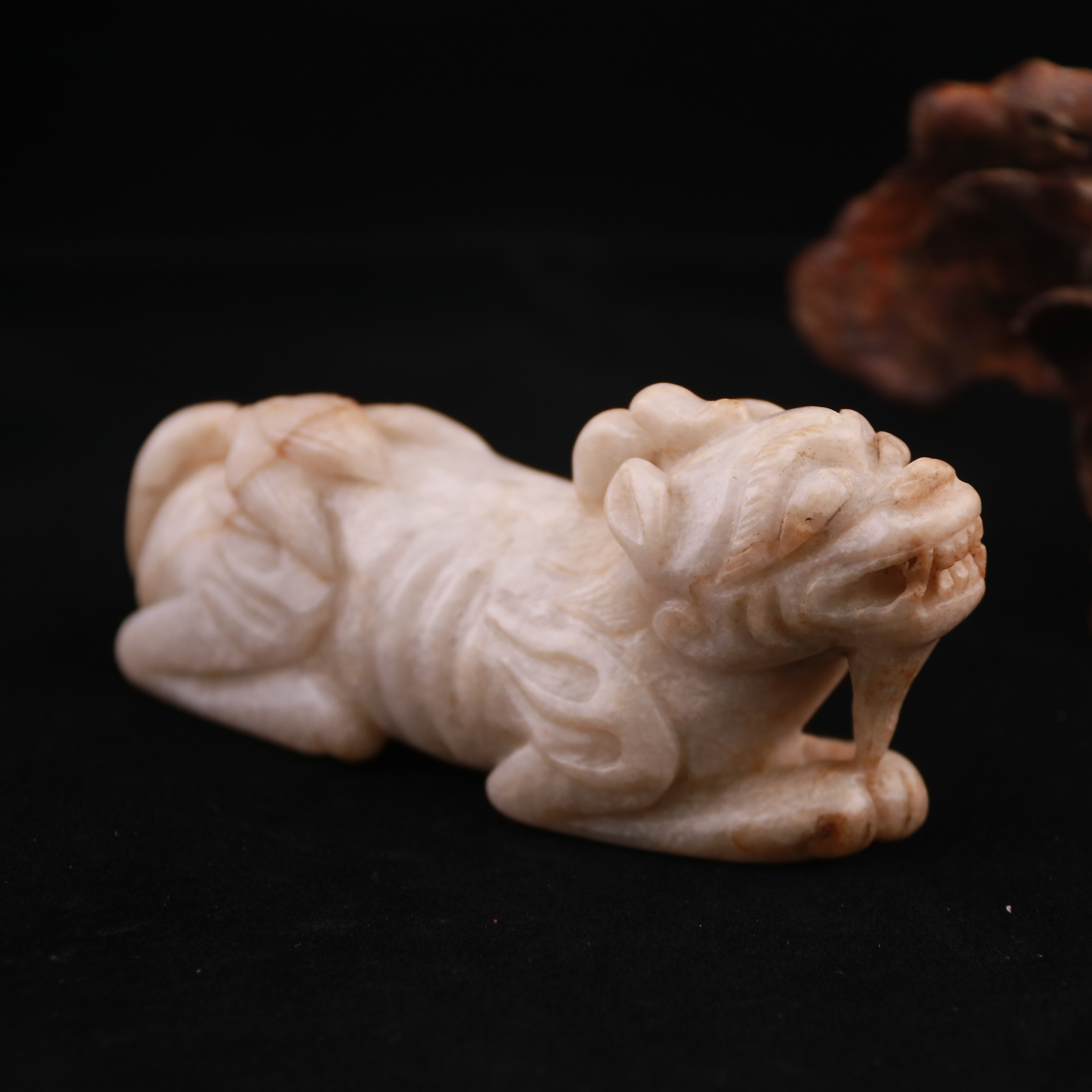 20世纪前期（清晚期）玉雕麒麟摆件/186.4g/134341